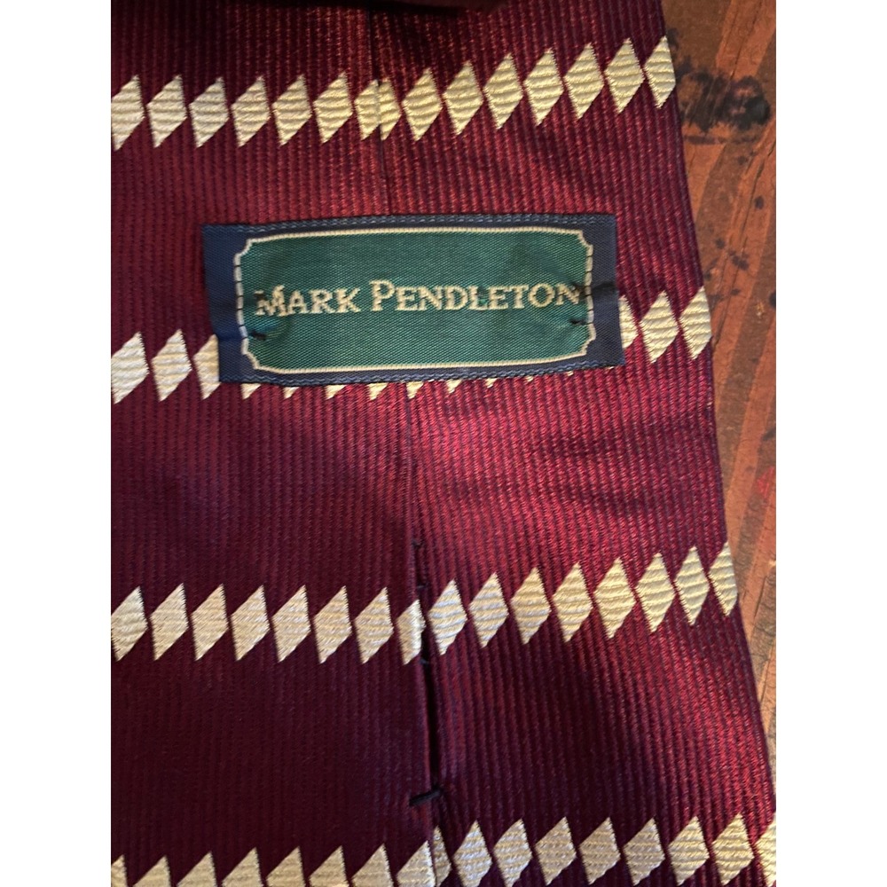 Mark Pendleton Mens Necktie Burgundy Geometric Diamond Pattern Ribbed Silk Tie